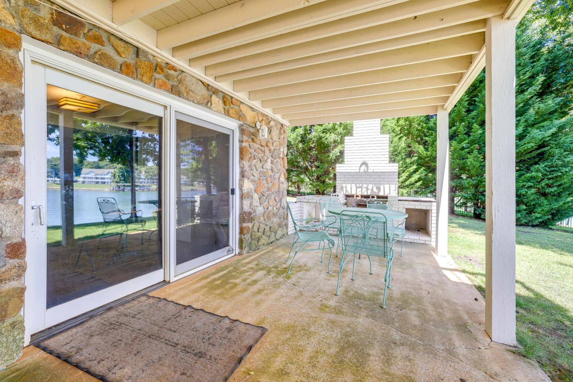 Smith Mountain Lake Retreat With Private Beach! Huddleston Exterior photo