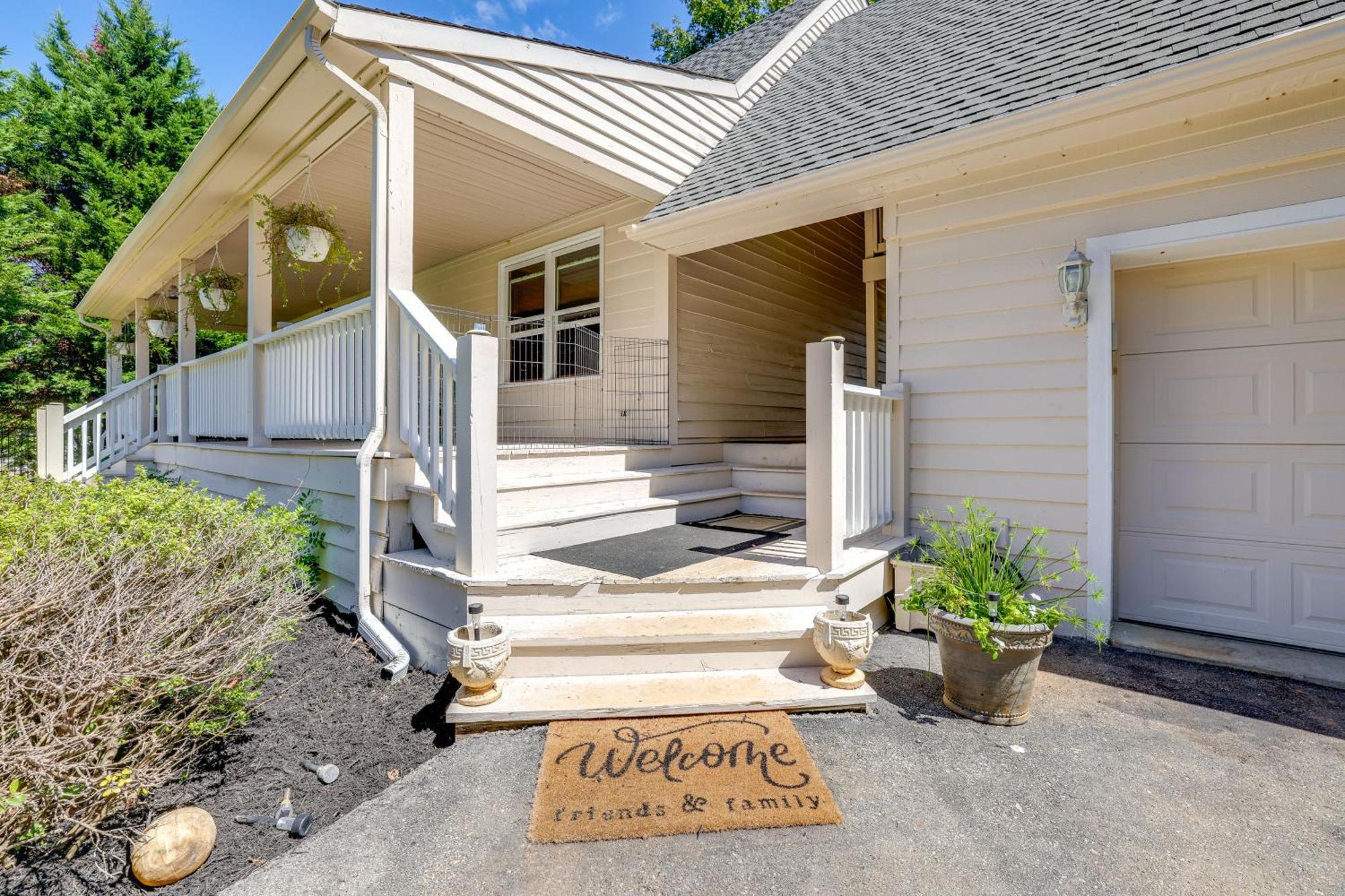 Smith Mountain Lake Retreat With Private Beach! Huddleston Exterior photo